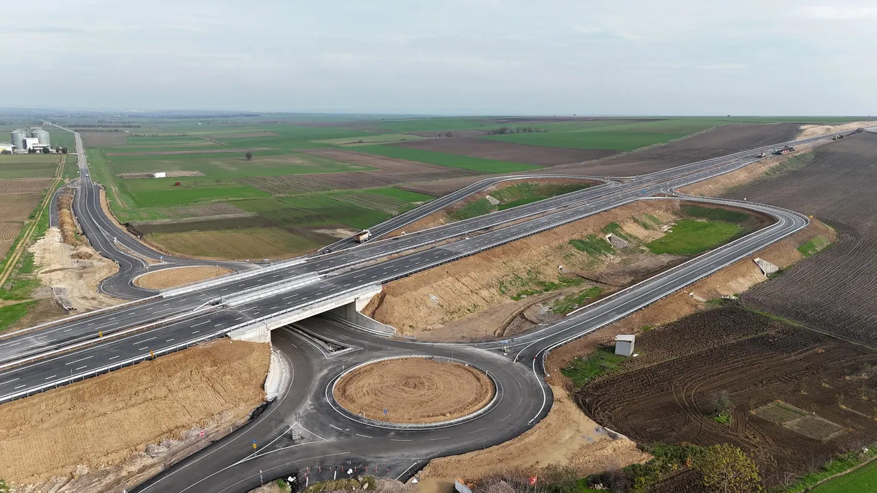 İki il arasına yapıldı, köylüler memnun: Otobanda bile böyle yol yok