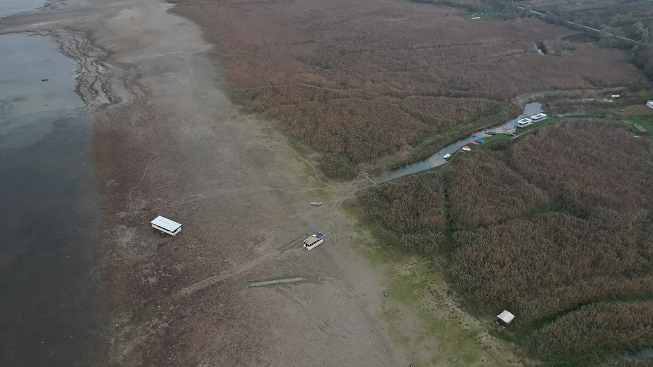 İki ili bekleyen tehlike! Sakarya Gölü santim santim yok oluyor! Susuzluk krizi kapıda  