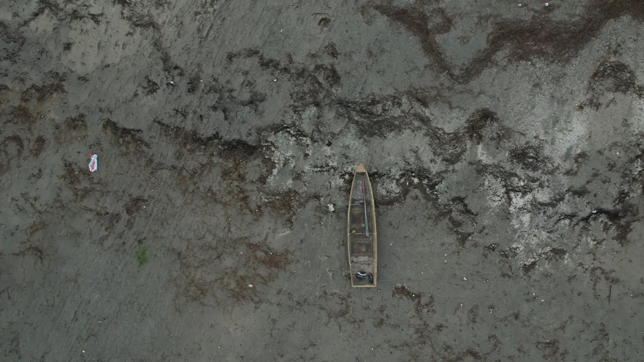 Kayık ve tekneler karaya oturdu