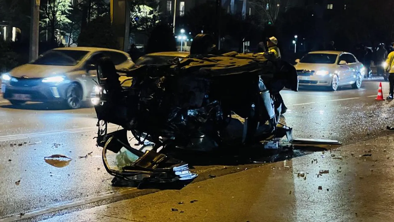 Konya'da kaza! Ağaca çarpan arabadan fırlayan kadın öldü