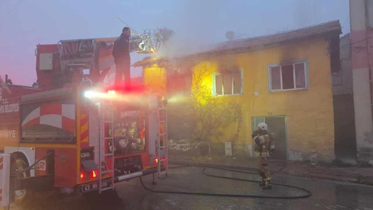Kütahya’da ahşap evde yangın! 85 yaşındaki kadın yanarak can verdi