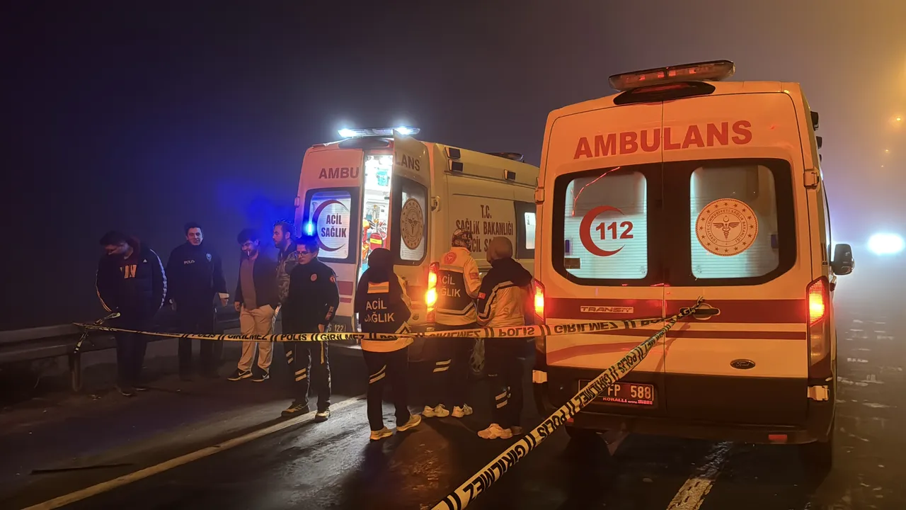 Kütahya'da feci kaza! Araba tıra çarptı, 4 ölü var