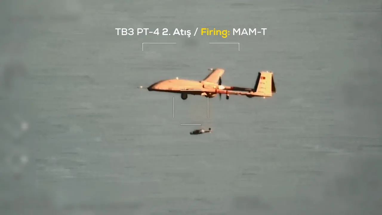 Baykar’ın duyurduğu bilgilere göre Akdeniz’de gerçekleştirilen testte, TCG Anadolu’dan kalkış yapan Bayraktar TB3 SİHA, veri bağı üzerinden ASELSAN Albatros-S Kamikaze İDA’yı yönlendirdi.