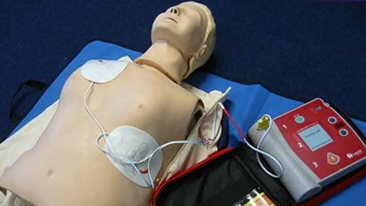 Otomatik şok cihazları yaygınlaşacak! Sağlık Bakanlığından kalp krizine acil müdahale hamlesi