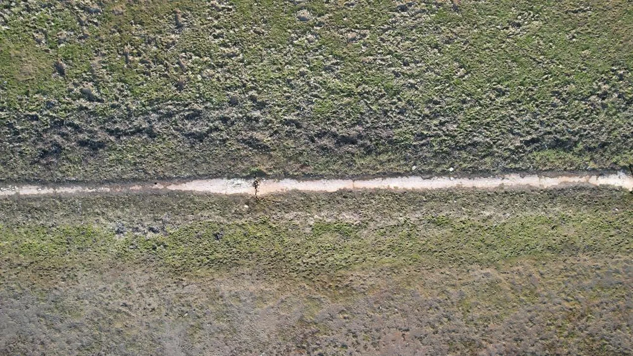 Terkos Gölü'nde su çekildi! Tarihi kanallar gün yüzüne çıktı