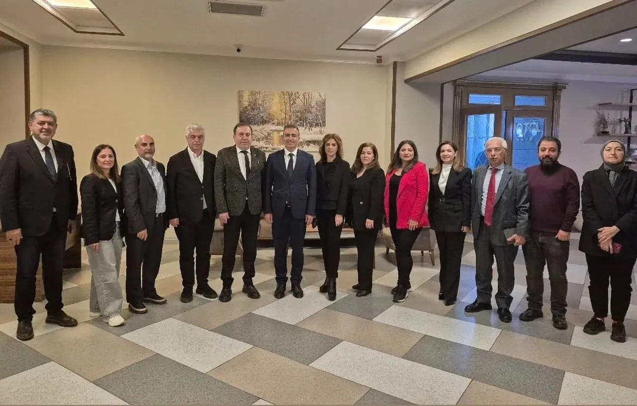 İhlas Medya Grubu'nun yayınladığı aylık ekonomi dergisi Türkiye'de İş Dünyası, başlangıçta Ardahan'da gerçekleştirdiği, Zengezur Koridoru'nun etkilediği bölgesel gelişmeleri konu alan ekonomi zirvesinin bir sonraki durağı bu kez Nahçıvan oldu.