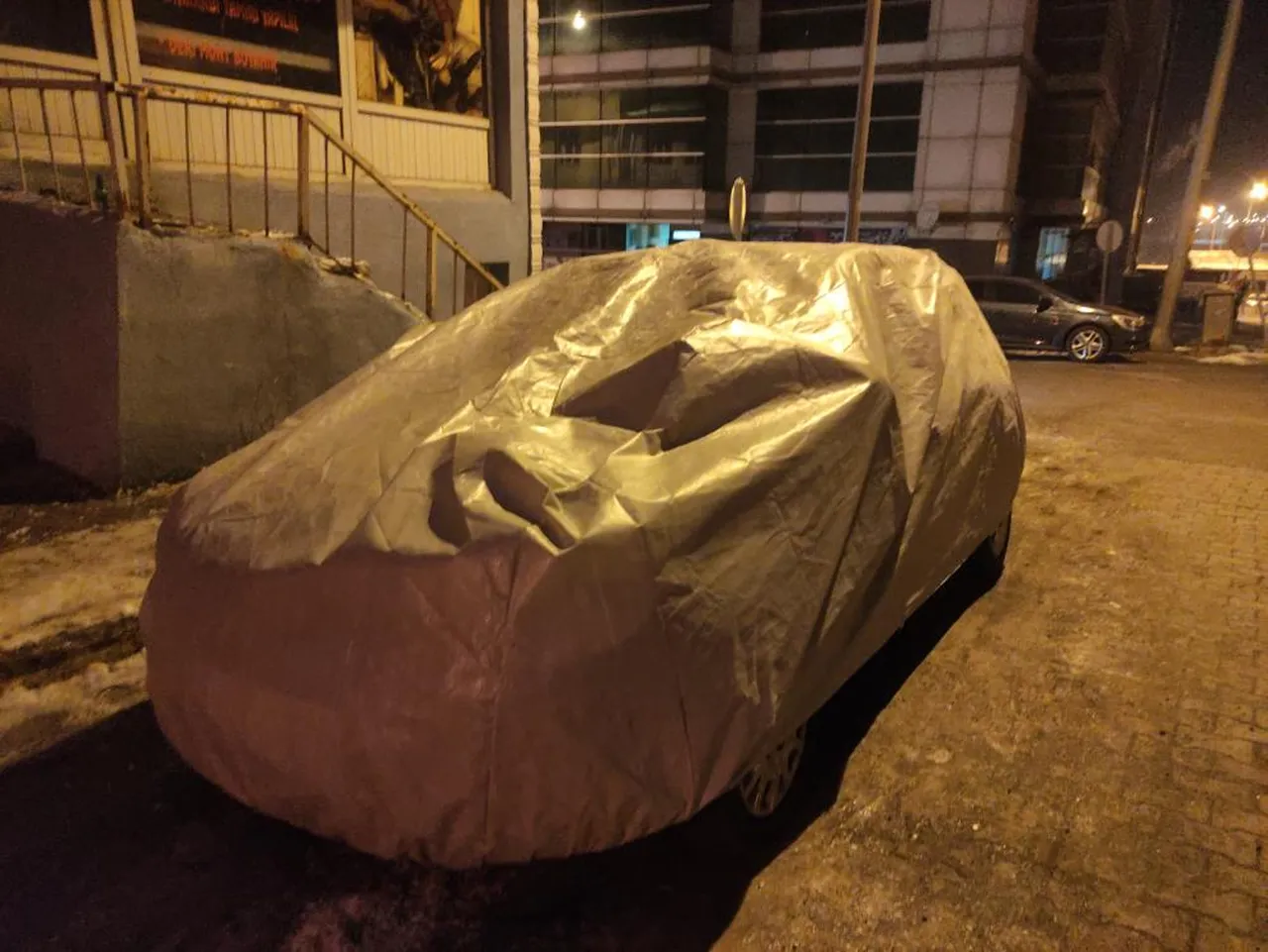 Ardahan'da dondurucu soğuklara battaniye ve brandalı önlem!