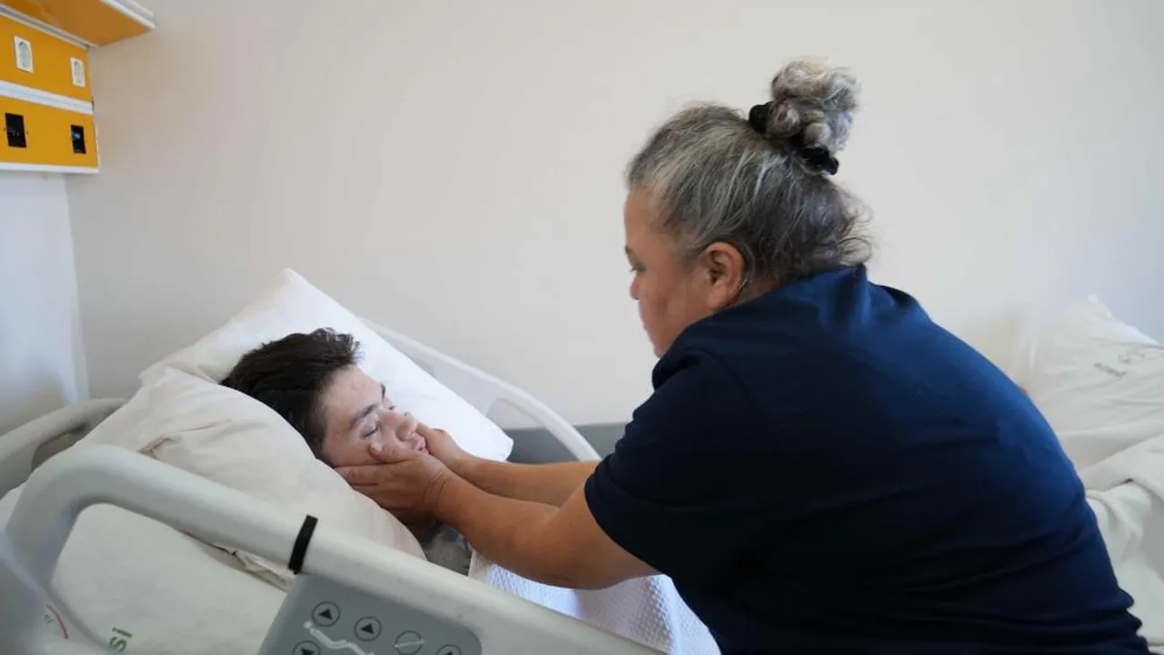 Arkadaşının acımasızca darbettiği Murat yatağa mahkum edildi! Annesinden yürek yakan sözler