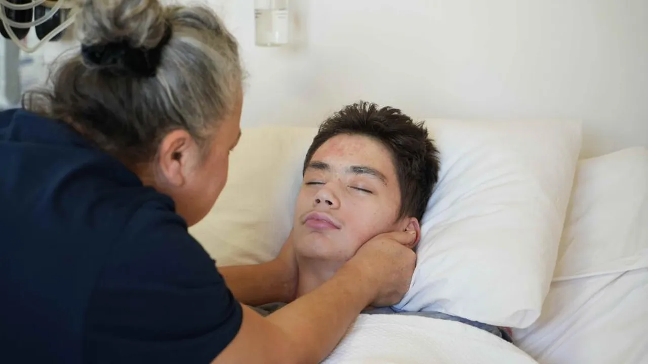 Arkadaşının acımasızca darbettiği Murat yatağa mahkum edildi! Annesinden yürek yakan sözler