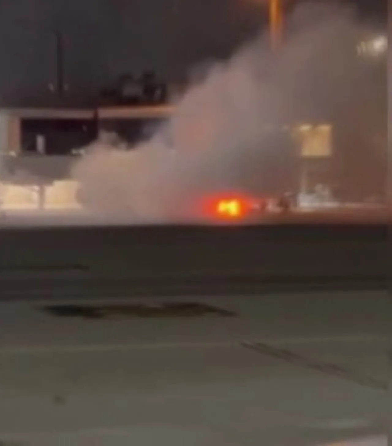 Brezilya'da havalimanında korku dolu anlar! Yolcu uçağını dumanlar sardı