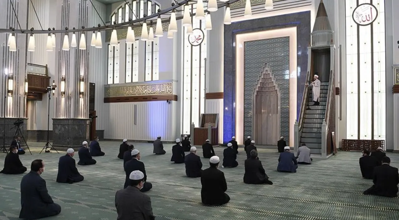 Bugün cuma namazı kaçta kılınacak?  5 Aralık 2025 İstanbul, Ankara, İzmir il il cuma saatleri