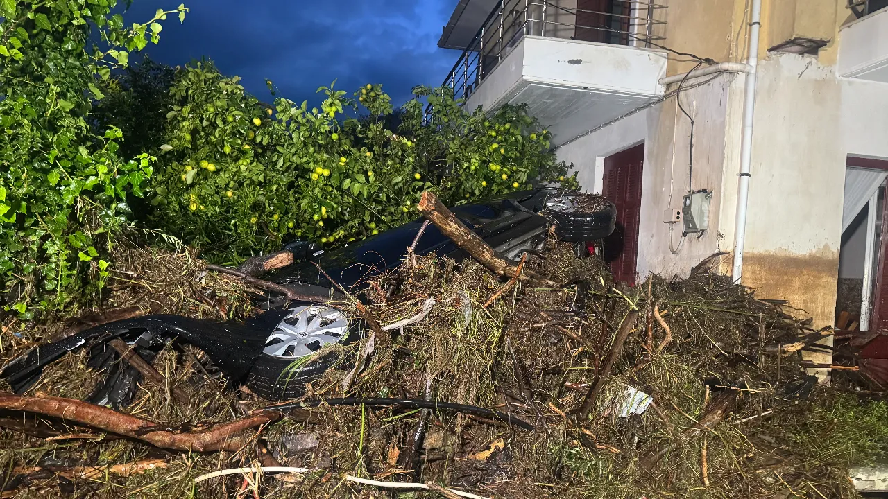 Byron Fırtınası Yunanistan'ı sular altında bıraktı! 