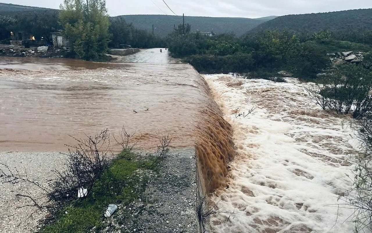 Byron Fırtınası Yunanistanı sular altında bıraktı!