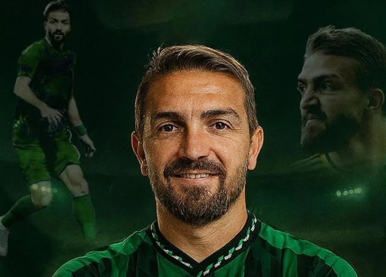 Ümraniyespor maçına 11'de başlayan Caner Erkin, 52'nci dakikada kırmızı kart görerek takımını 10 kişi bıraktı