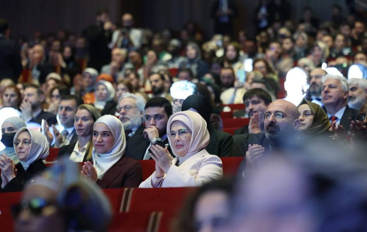 Emine Erdoğan ve Şara'nın eşi Latife El Durubi'den anlamlı mesaj