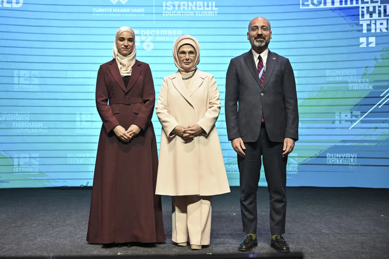 Emine Erdoğan ve Şara'nın eşi Latife El Durubi'den anlamlı mesaj