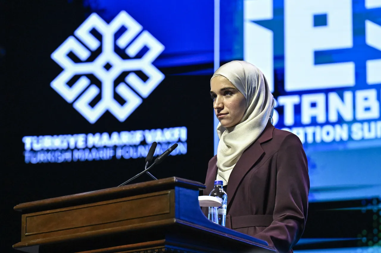 Emine Erdoğan ve Şara'nın eşi Latife El Durubi'den anlamlı mesaj