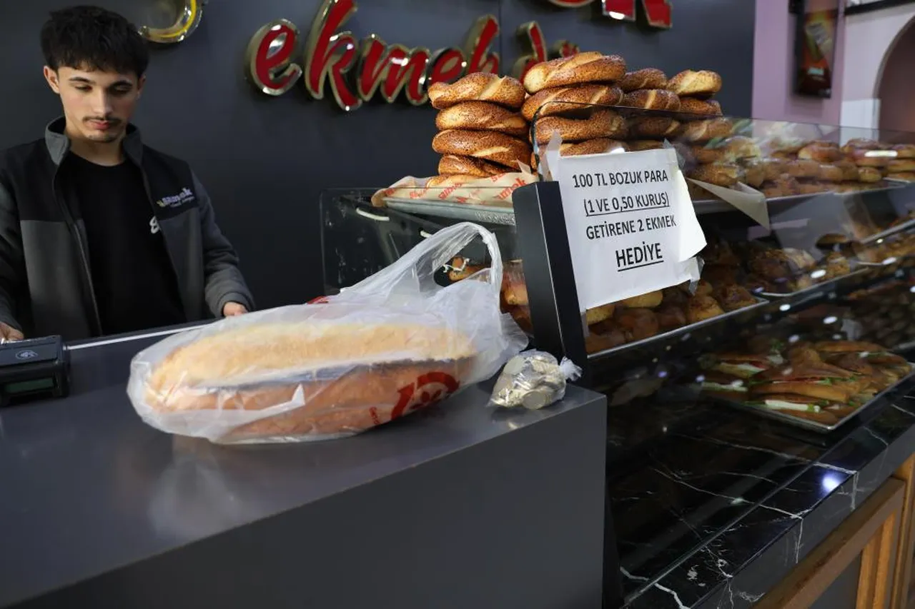 Fırıncıdan ilginç kampanya! 100 TL bozuk para getirene 2 ekmek hediye