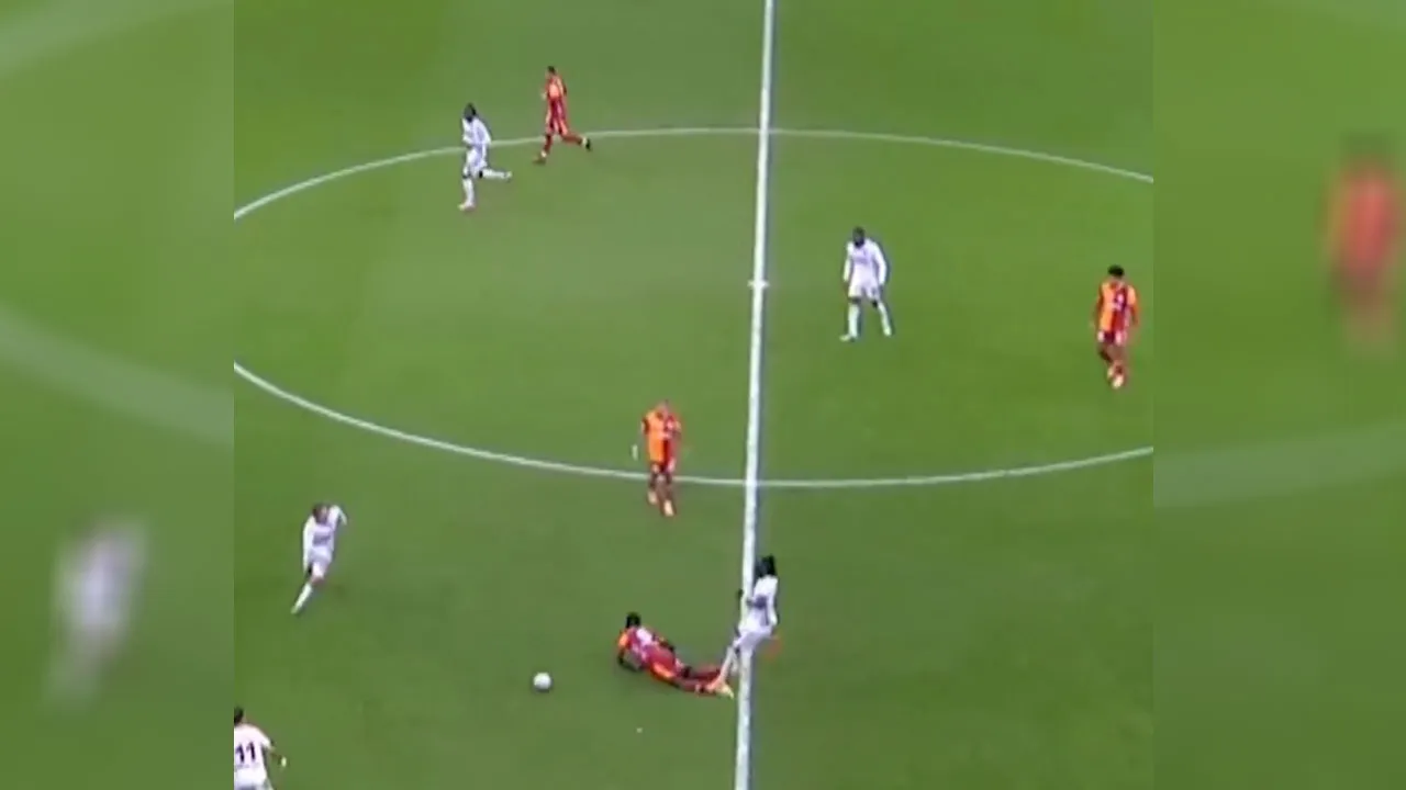 Galatasaray'dan hakem tepkisi: Bu da mı kırmızı kart değil?
