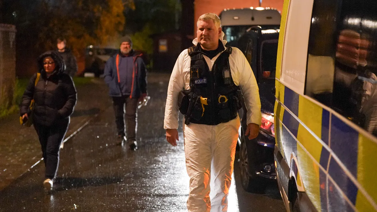 İngiltere'de büyük panik! Tam 200 ev 'patlayıcı' riski nedeniyle boşaltıldı