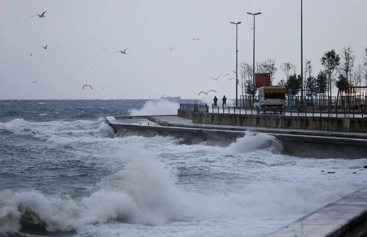 İstanbul için kritik uyarı! Sıcaklık 9 derece düşecek, gök gürültülü sağanak geliyor