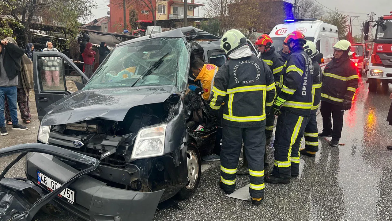 Kamyonun çarptığı araç 50 metre savruldu: Ölü ve yaralılar var