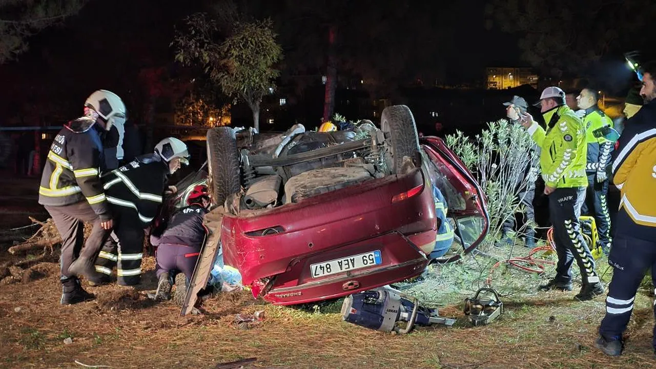 Kaza sonrası araç hurdaya döndü