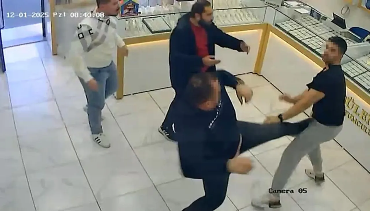 Kuyumcular müşteri yüzünden birbirine girdi!