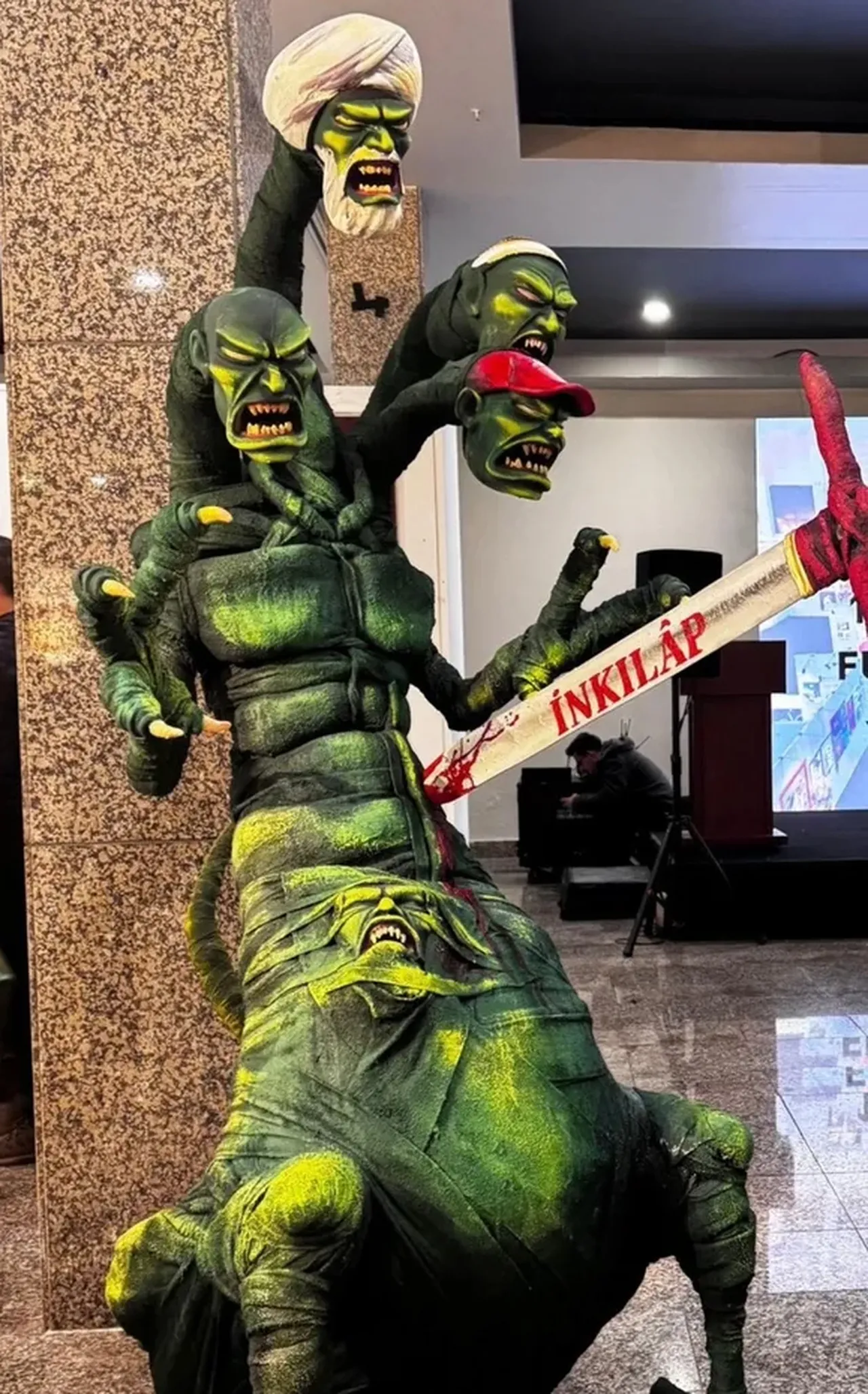 Lütfü Kırdar Kongre Merkezi'ndeki skandal heykele soruşturma! 2 kişi gözaltında