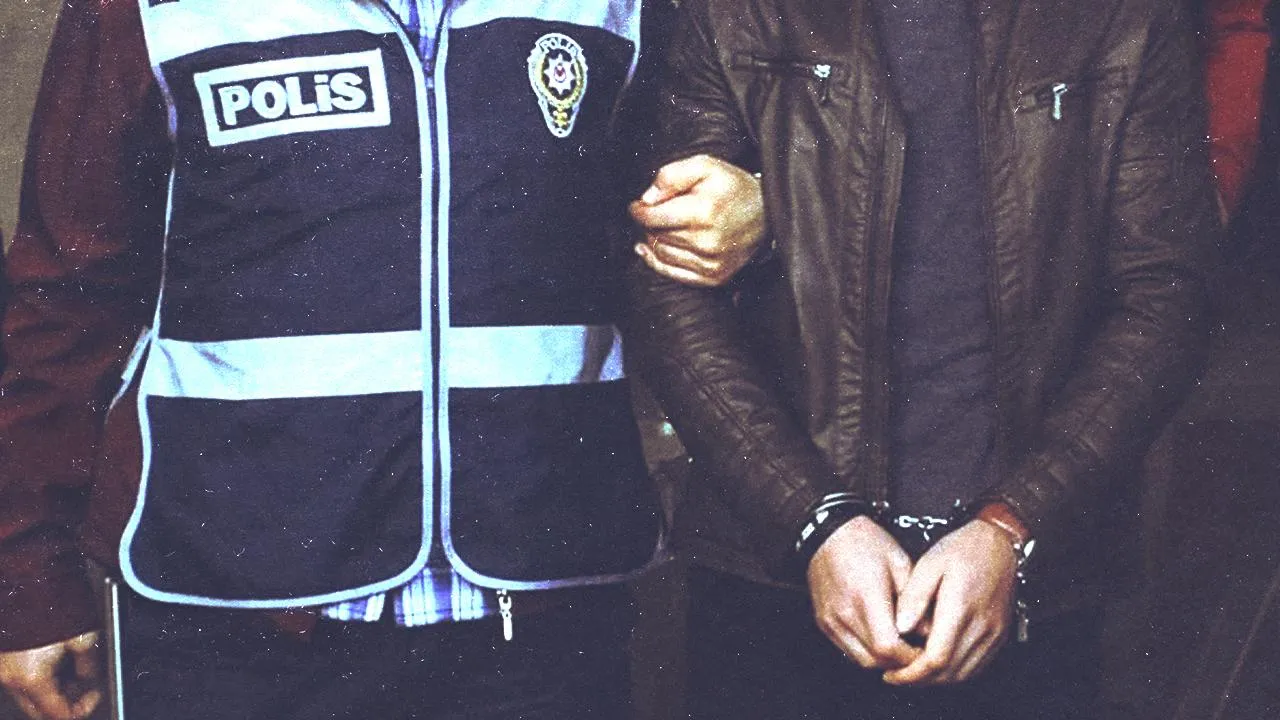 Sokak röportajı sonrası gözaltına alınan şahıslar Cumhurbaşkanına hakaretten tutuklandı