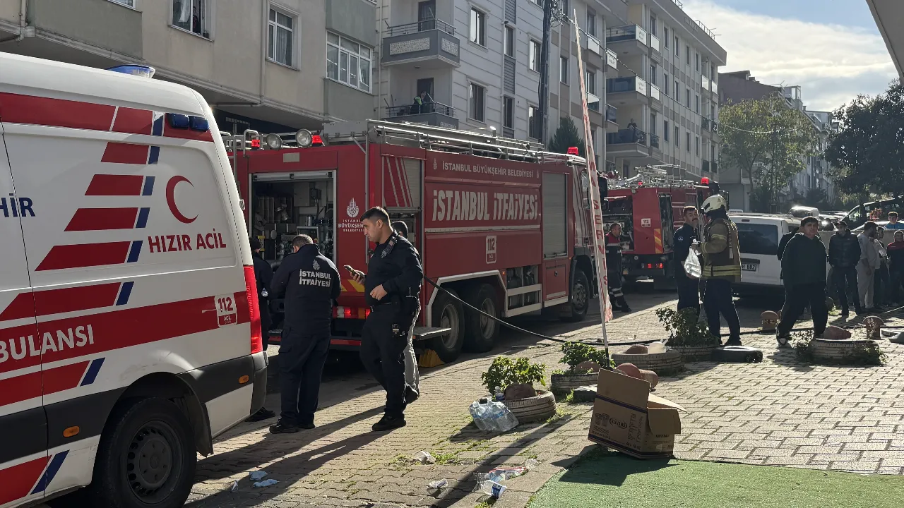 Asansör motoru yandı! Anne ve çocuğu ile 2 itfaiye eri hastanelik oldu