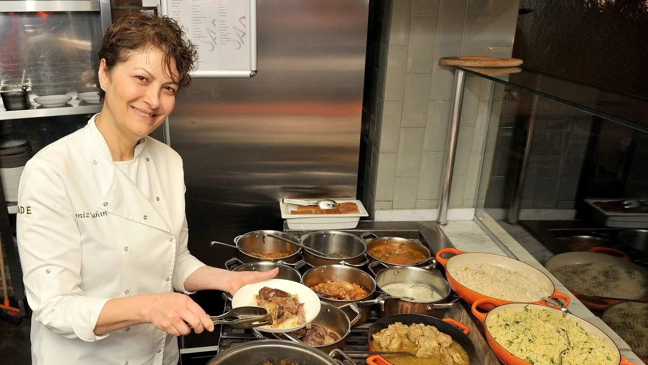 Sade Beş Denizler Mutfağı,  Michelin Rehberi'nde 4 yıldır  Bib Gourmand Ödülü'nü  gururla taşıyor.