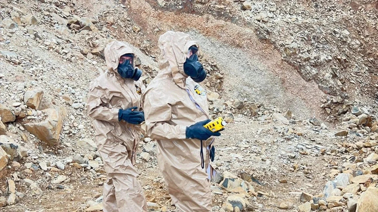 Çoban ihbar etti, Şırnak'ta mağarada ceset bulundu! Ekipler özel kıyafetle yanına yaklaşabildi