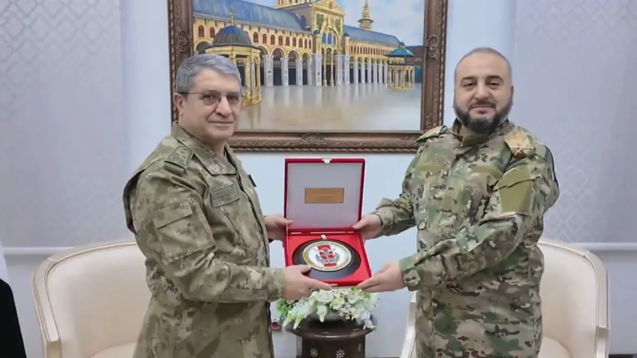 Genelkurmay Başkanı Orgeneral Bayraktaroğlu, Suriye'de!