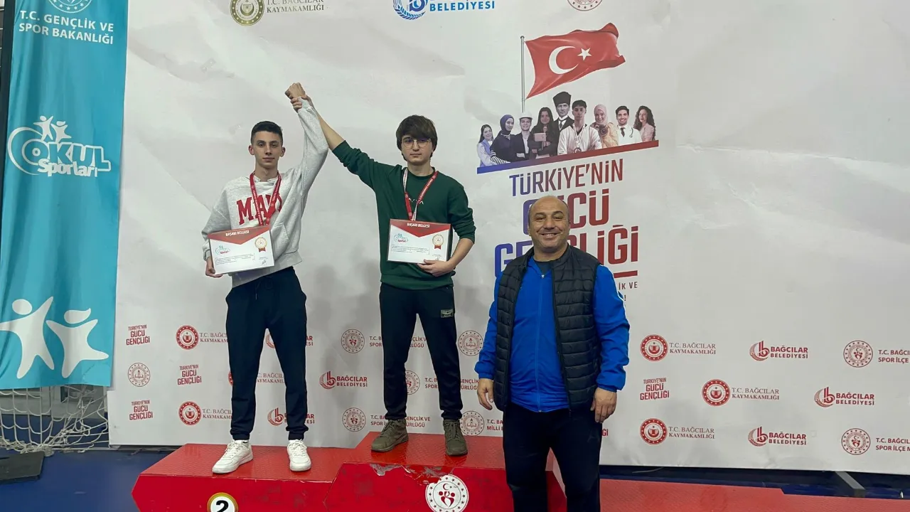 İhlas Koleji Güreş Takımı'ndan İstanbul Şampiyonası'nda çifte başarı