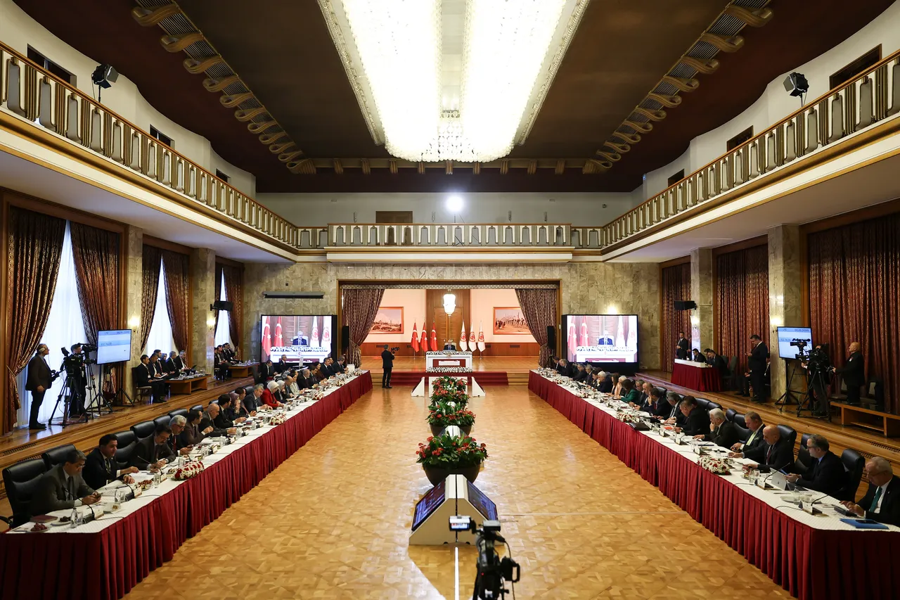 İmralı'ya gidenler arasındaydı... MHP'li Feti Yıldız'dan 'polemik' çıkışı