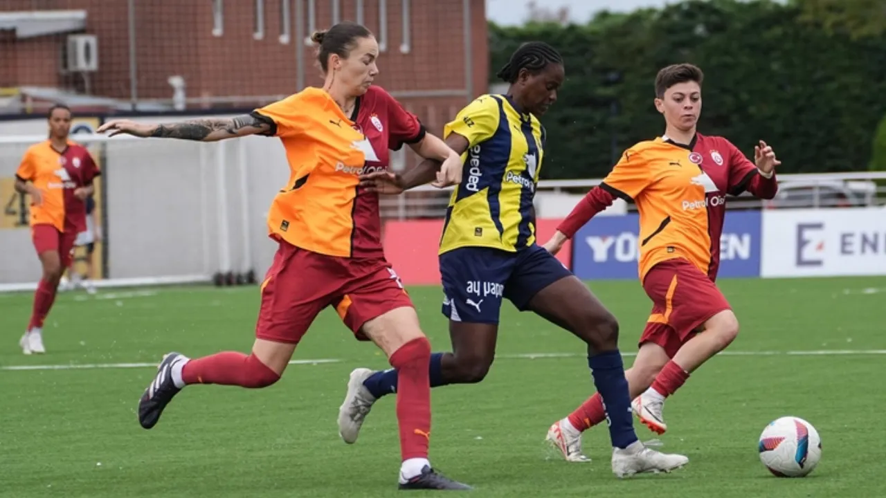Kadın Futbol Süper Ligi'nde derbi: Fenerbahçe - Galatasaray