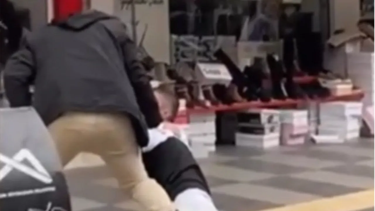 Kelepçeli firari arbede çıkarıp kaçtı! Polis kısa sürede yakayı ele verdi