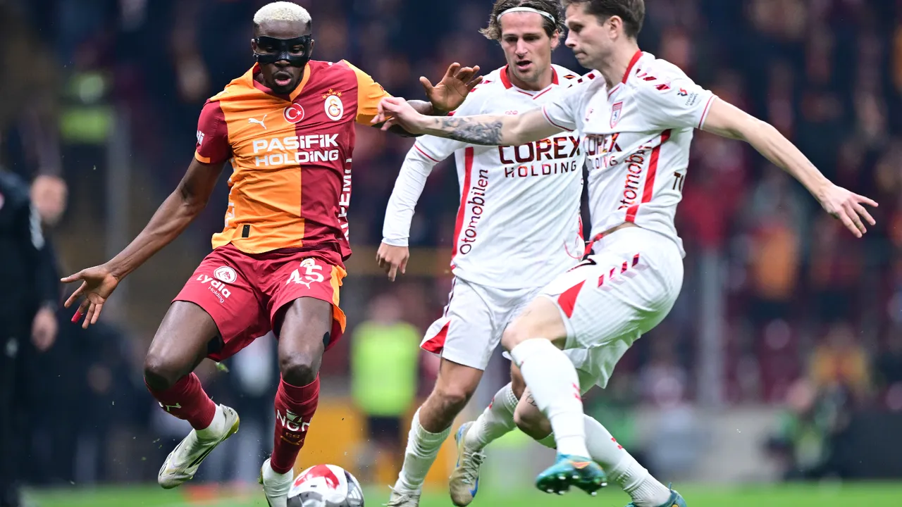 Victor Osimhen iki golle galibiyetin mimarı oldu