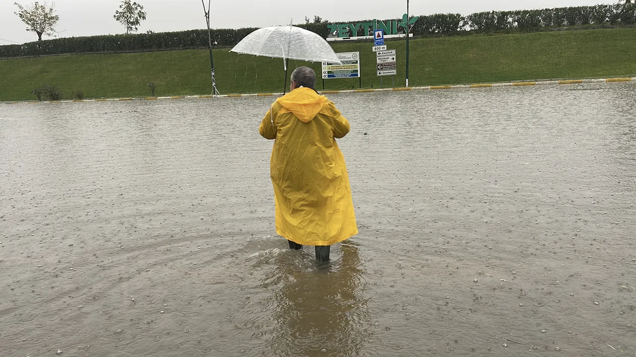 Kırmızı uyarı verildi! Yurdun tamamı yağışa teslim olacak... Birçok ilde risk yükseldi