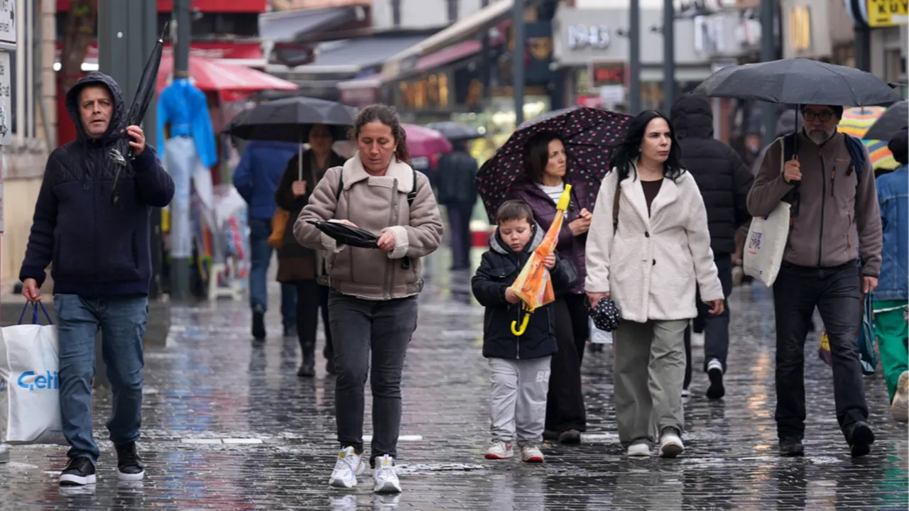 Kırmızı uyarı verildi! Yurdun tamamı yağışa teslim olacak... Birçok ilde risk yükseldi