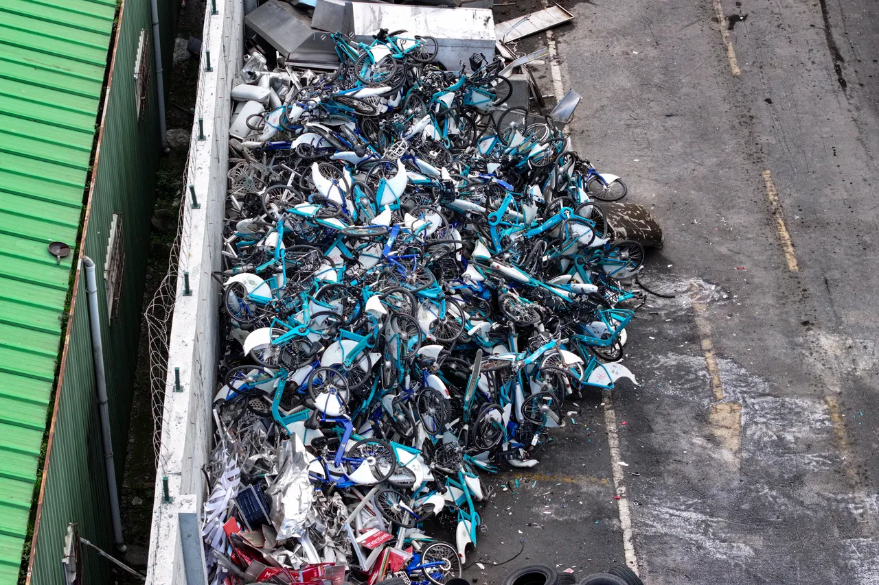 Milyonlar çöpe gitti! İBB'nin bisikletleri kırılarak hurda haline getirildi