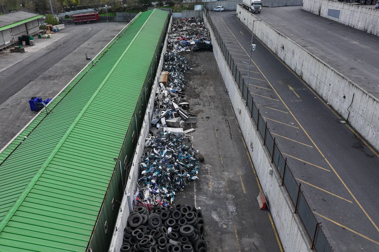 Milyonlar çöpe gitti! İBB'nin bisikletleri kırılarak hurda haline getirildi