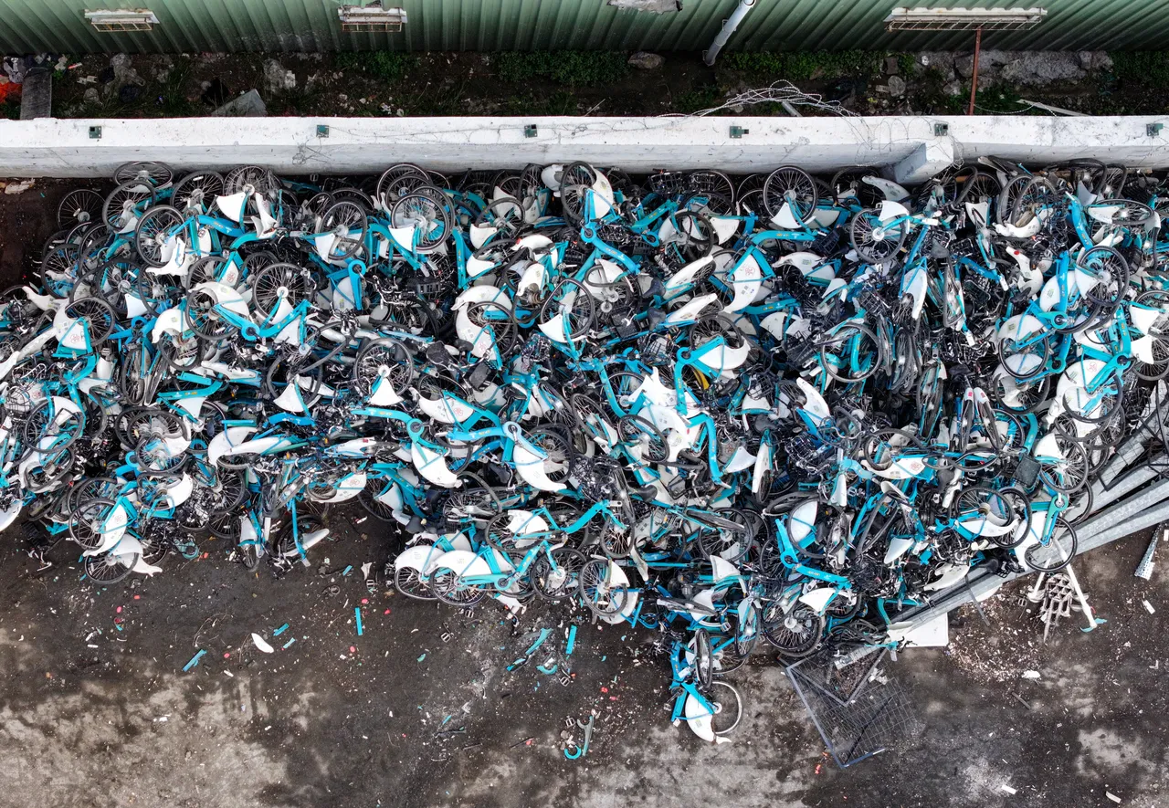 Milyonlar çöpe gitti! İBB'nin bisikletleri kırılarak hurda haline getirildi