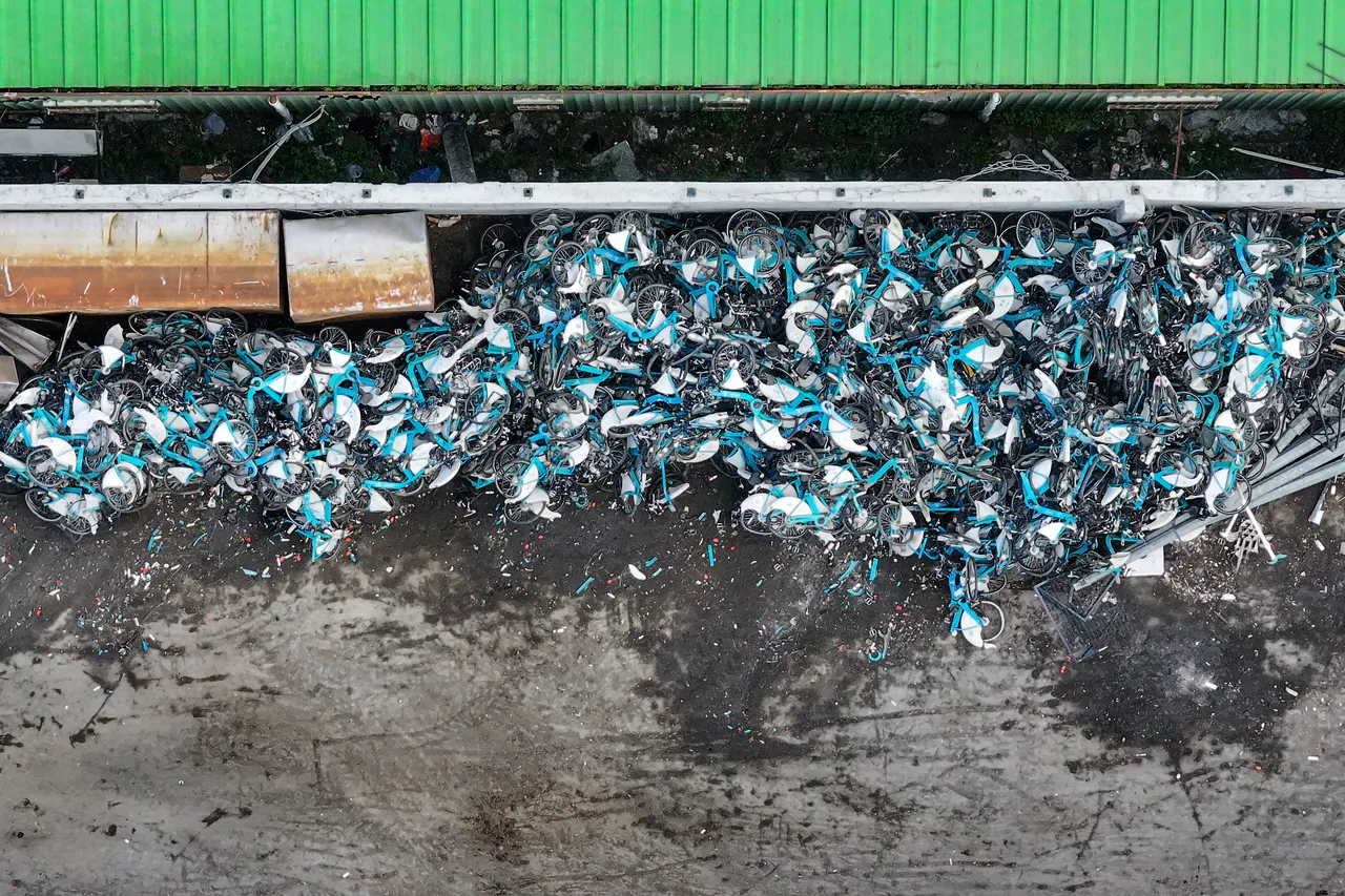 Milyonlar çöpe gitti! İBB'nin bisikletleri kırılarak hurda haline getirildi