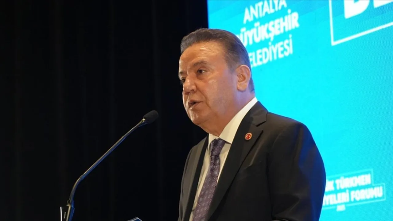 Muhittin Böcek hastaneye kaldırıldı! 