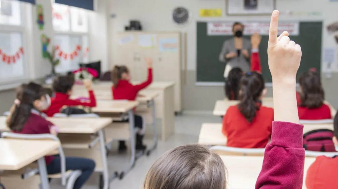 Okula başlama yaşı değişiyor mu, okullar 4 gün mü olacak? MEB okula başlama yaşı gündemde!
