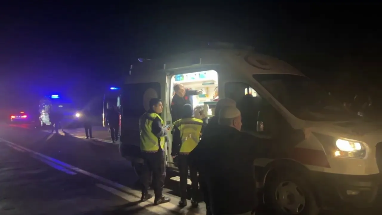 Panelvan ile kamyonet çapıştı! Ölü ve yaralılar var