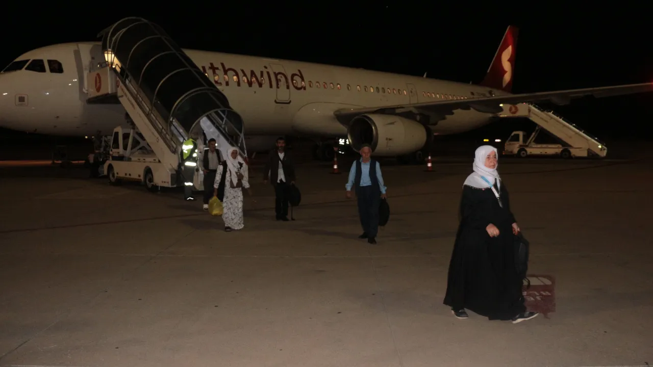 Suudi Arabistan'dan Şırnak'a ilk sefer! Umre yolcuları geri döndü