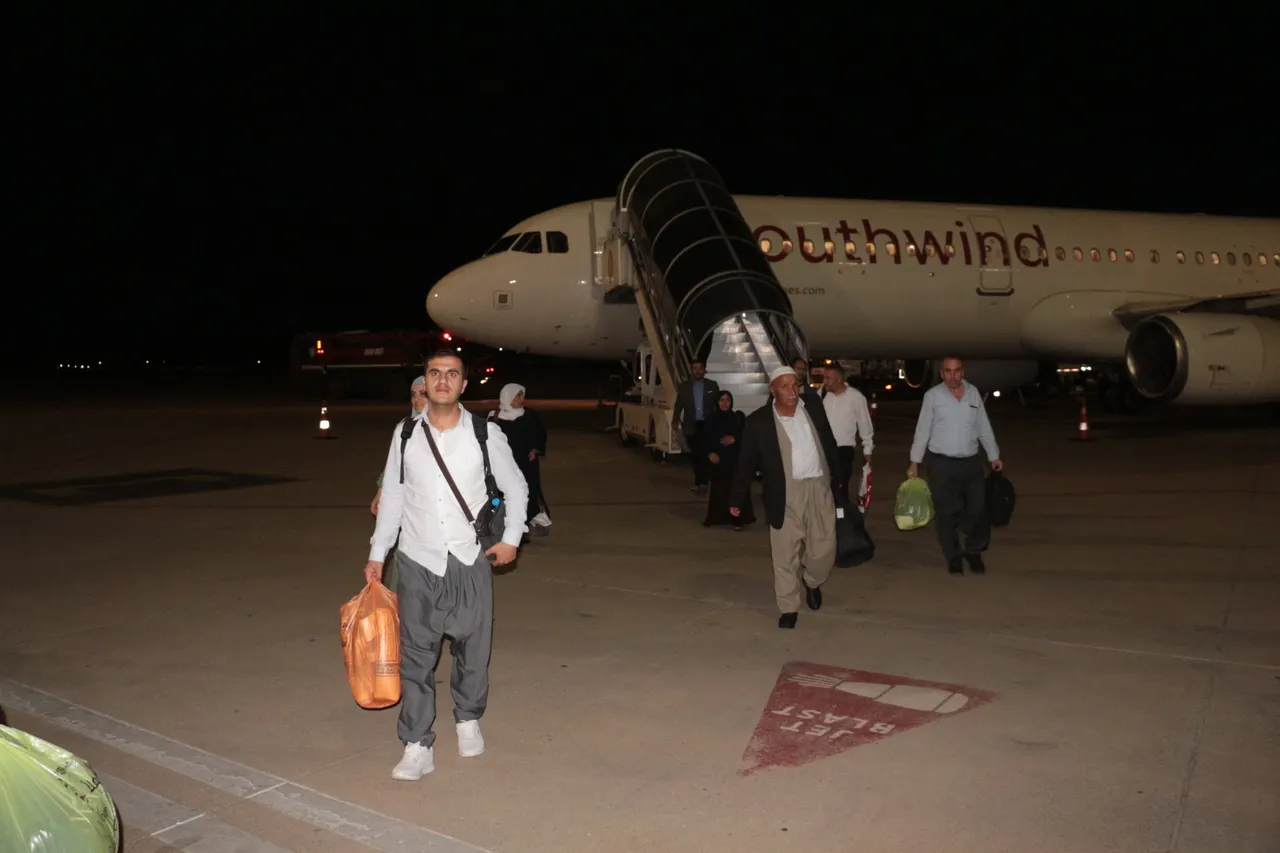 Suudi Arabistandan Şırnaka ilk sefer! Umre yolcuları geri döndü